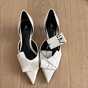 Zara White Heeled Shoes with Architectural Bow
